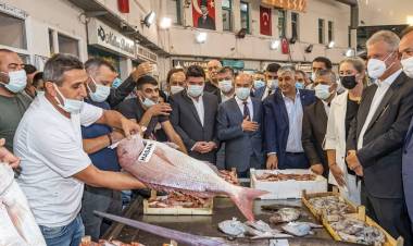 İzmir'de balık sezonu açıldı