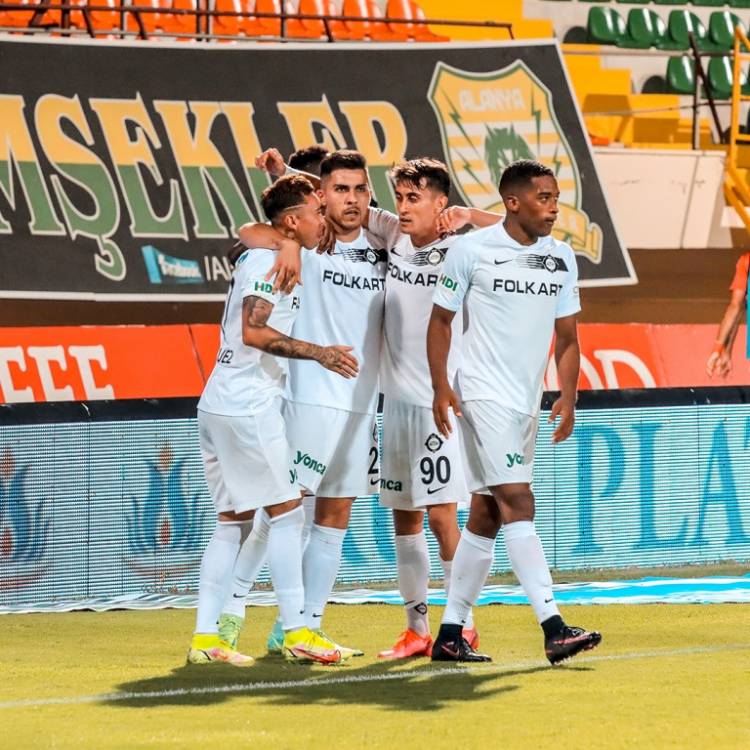 İzmir derbisinde gülen taraf Altay