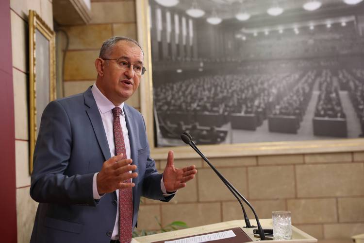 CHP'li Sertel: Saraylara harcanan para ile 84 bin kişilik 84 ayrı yurt yapılabilirdi