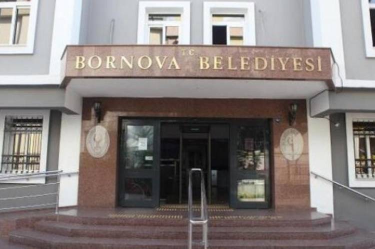 Bornova Belediyesine Silah ve Bıçak İle Girdi