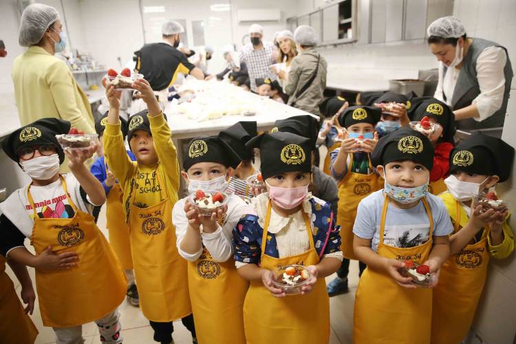 Minikler pasta yapma atölyesinde!