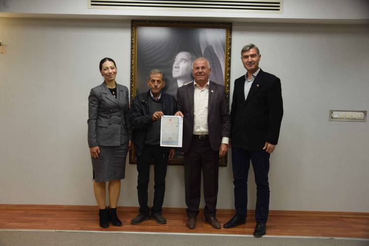 Kemalpaşalı hayvanseverlerden eğitime destek