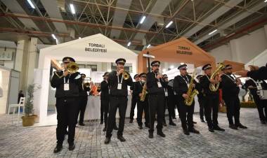 Turizm Fuarı'nda Torbalı Belediye Bandosu konseri