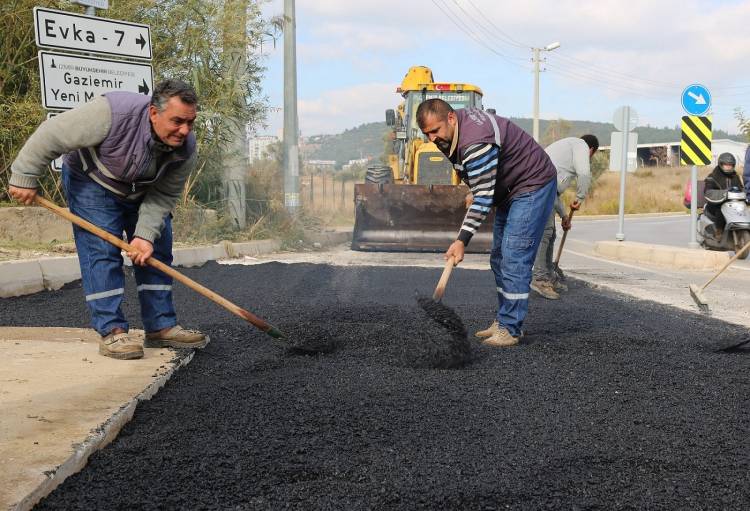 Gaziemir 2021'de 2 bin 500 ton asfalt döktü