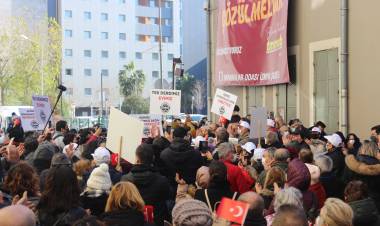 Depremzedelerden, emsal artışına karşı çıkan TMMOB’a protesto