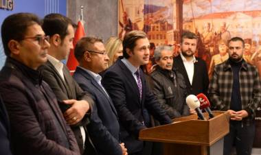 CHP'li Yücel'den "deprem konutları" çıkışı!   