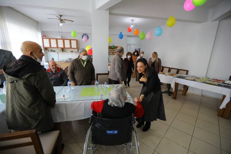 Başkan Sengel 2022 mesaisine huzurevinden başladı