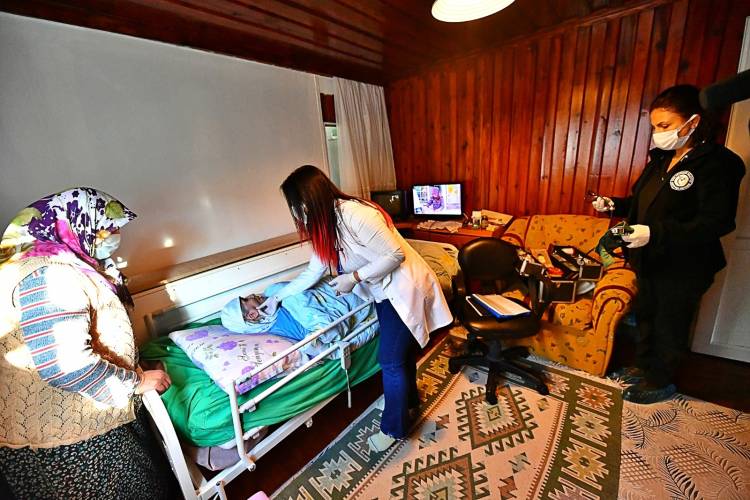 Büyükşehir’in evde bakım hizmeti artık 30 ilçede