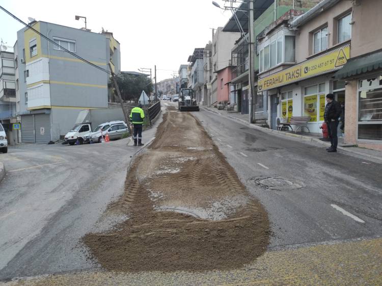 Konak Belediyesi buzlanmaya karşı önlem aldı