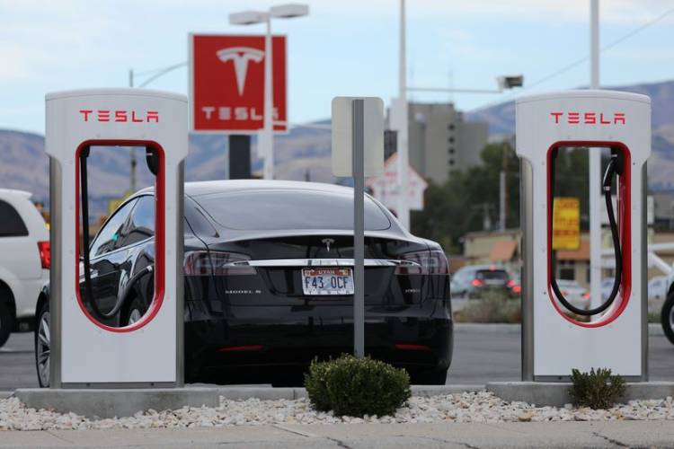 Tesla'dan İzmir'e süper şarj istasyonu!