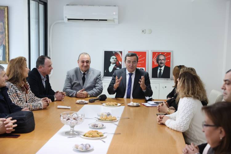 CHP Konak’ın yeni evine ilk ziyaret Batur’dan