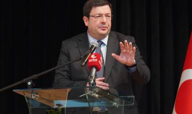 CHP'li Erkek: "Kutuplaşma girdabından çıkıp sağlıklı bir sistem inşa etmemiz gerekiyor"
