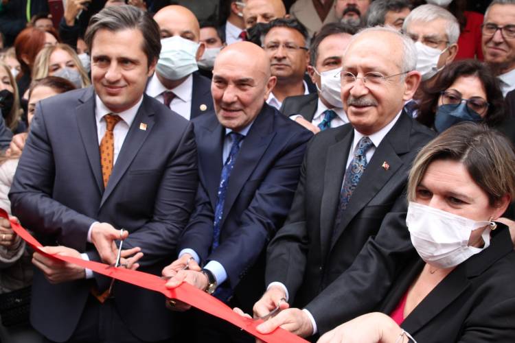 Kılıçdaroğlu İzmir'de... İlk iş yeni il binasını açtı