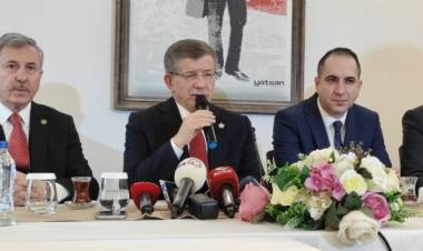 Davutoğlu: Cumhurbaşkanlığı sistemi ile gelinen ekonomik tabloda orta sınıf yok oldu