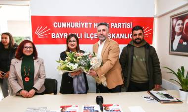 Başkan Sandal'dan CHP Bayraklı'ya hayırlı olsun ziyareti