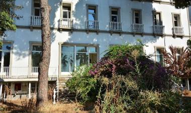 Harabeye dönen 130 yıllık İzmir Vali Konağı Meclis gündeminde!