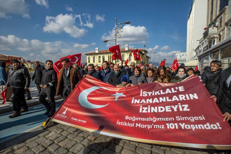 İzmir'de İstiklal Marşı yürüyüşü: Vatanın umudu oldu