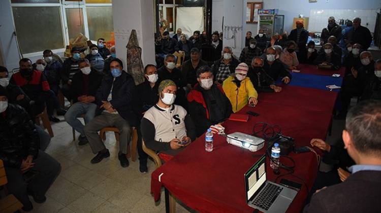 Bornova'dan çiftçiye zeytin budama eğitimi