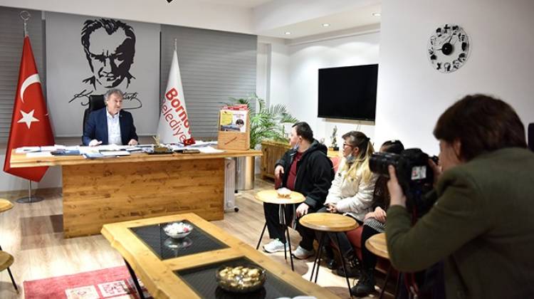 Başkan İduğ, Down Sendromlularla kamera karşısına geçti