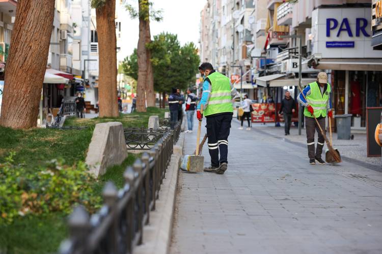 Buca’nın mahalleleri nefes alıyor: Konteynerler kalkıyor