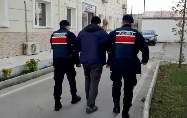 İzmir'de terör örgütü propagandası yapanlara operasyon