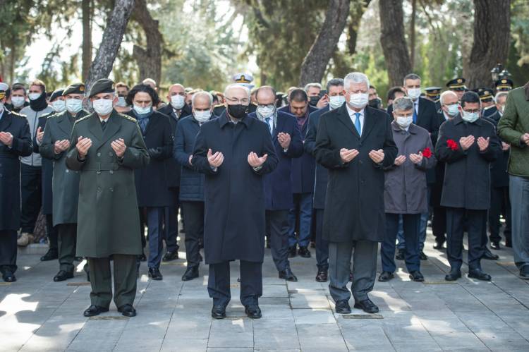 Çanakkale Deniz Zaferi İzmir'de törenle kutlandı