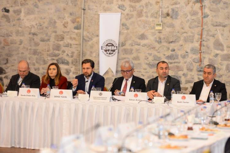 Depremzedeler hayal kırıklığına uğradı! Toplantıya yalnız CHP geldi!