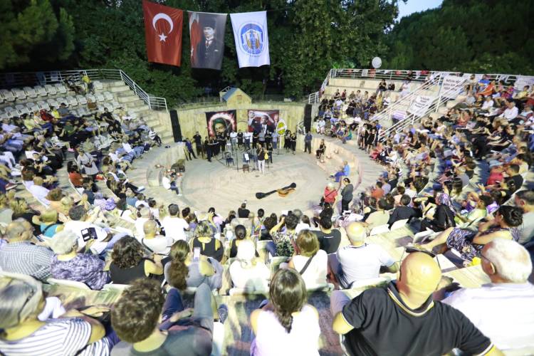 Selçuk Efes'te Sivas Katliamı için sessiz yürüyüş