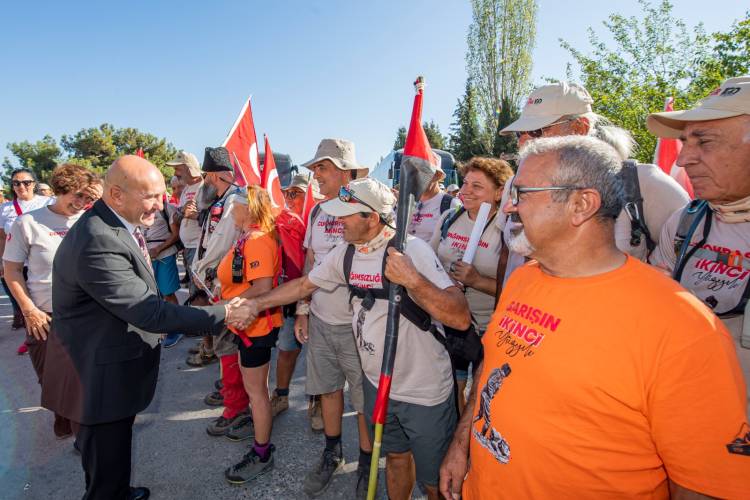 Zafer yolu kafilesi 100 yıl önceki gibi Kemalpaşa’da