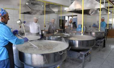Menemen Belediyesi Aşevinden Her Gün 10 Bin Sıcak Yemek!