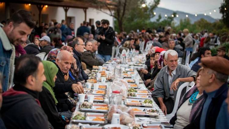 İmece Usulü İftar Yemeğinde Dayanışma Örneği!