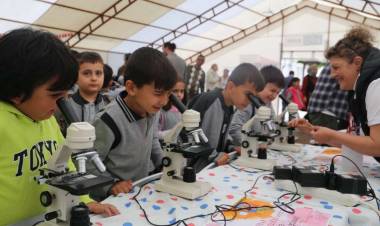 İzmir’den Kahramanmaraş’a El Ele Bilim Şenliği