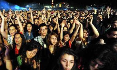 Türkiye'deki Genç Nüfus Oranı Düşüyor!