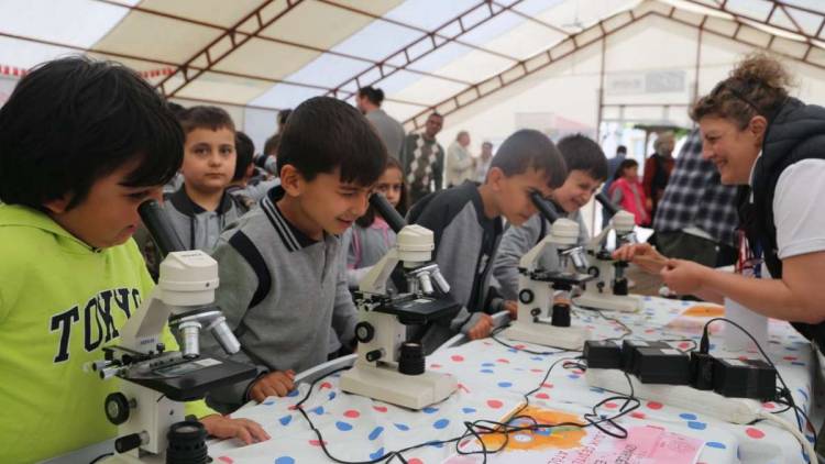 İzmir’den Kahramanmaraş’a El Ele Bilim Şenliği