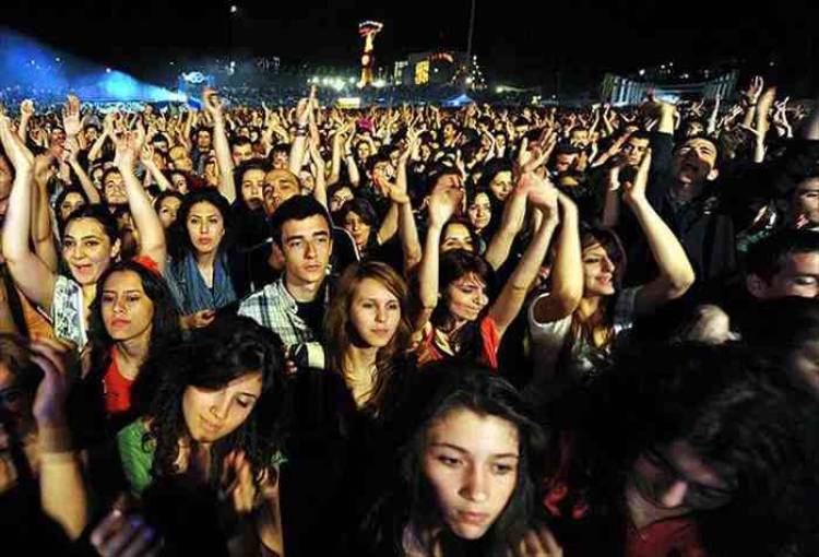 Türkiye'deki Genç Nüfus Oranı Düşüyor!