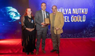 İzmir Şehir Tiyatroları’na 6 Dalda “Özdemir Nutku” Ödülü!