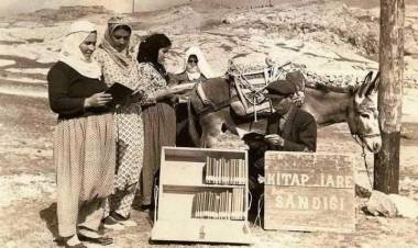Eşşekli Kütüphaneci!