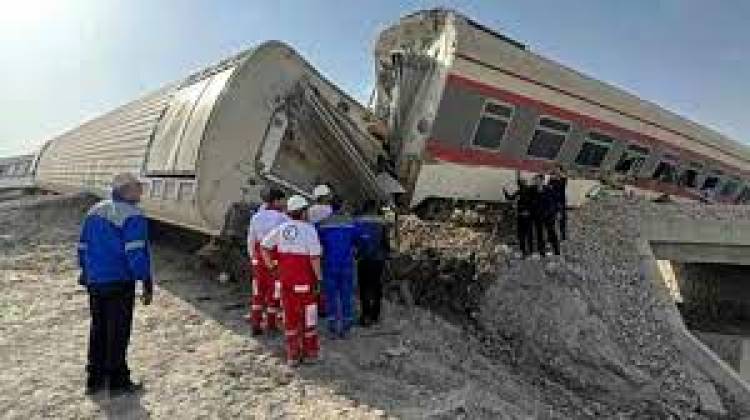 Tunus'ta Tren Raydan çıktı, 2 Kişi Öldü!