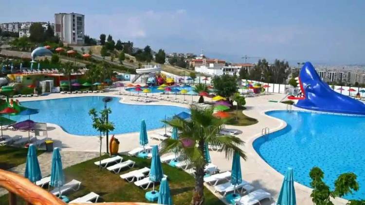 İzmir Meğer Havuza Açmış