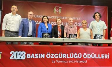 Basın Özgürlüğü Ödülü Çiğdem Toker’in!