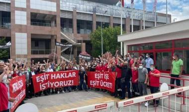 İzmir'de Metro Ve Tramvay Çalışanları Greve Gitti!