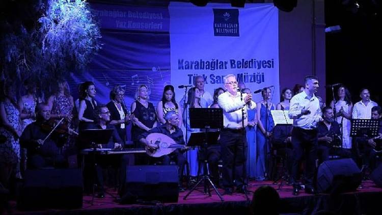 Karabağlar Belediyesi TSM Korosu'ndan Renkli Konser!