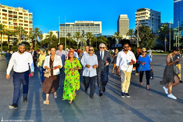 Nazi Katliamında Hayatını Kaybeden Romanlar İzmir’de Anıldı!