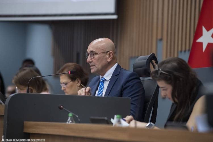 Soyer: “Büyükşehir Kale Gibi Ayakta”