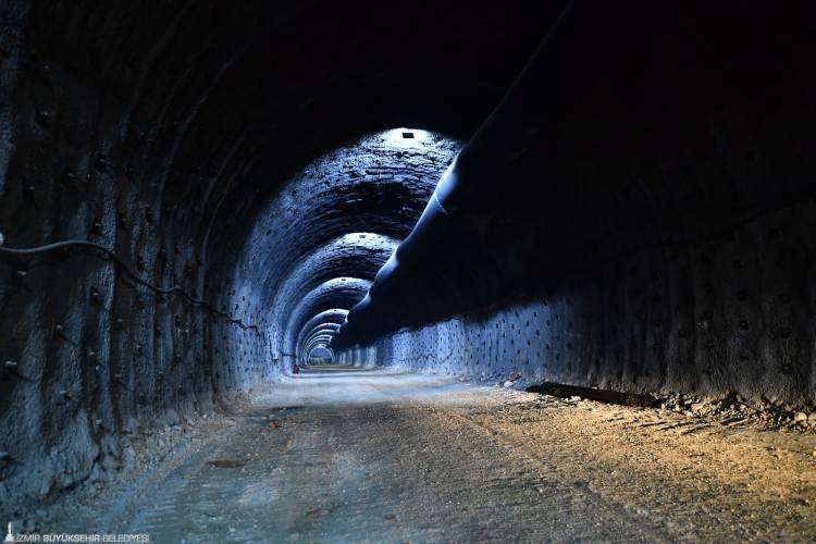 Buca Onat Tüneli Yolu Yarıladı!
