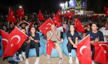 Tunç Soyer: “İyi ki Sultanlarımız Var”