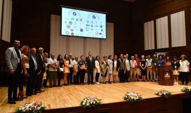 Elmas Arabacı, Prof. Unat ve Türkan Şoray'a İzmir Vefası!