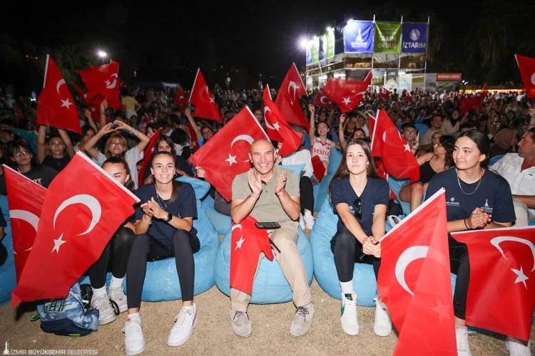 Tunç Soyer: “İyi ki Sultanlarımız Var”