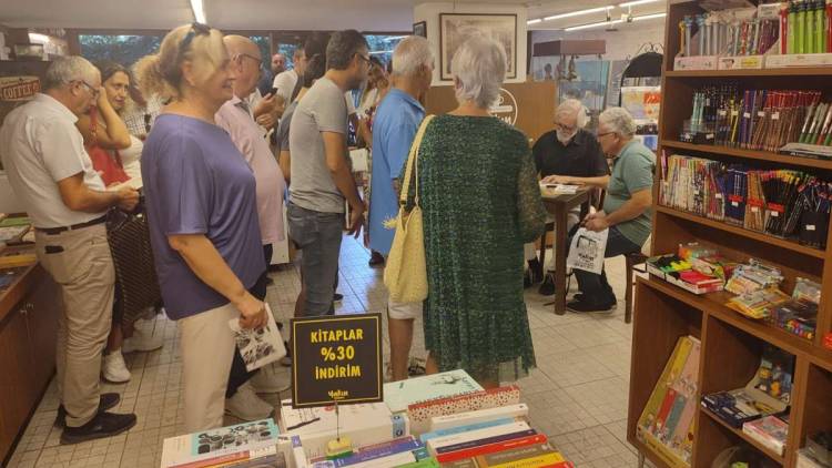 Gazeteci Doğan Prepol'un İmza Gününe Büyük İlgi!