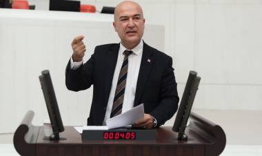 CHP'li Murat Bakan AK Parti'nin "Türkiye Yüzyılı" logosunun tüm resmi yazışmalarda kullanılması talimatını Paylaştı